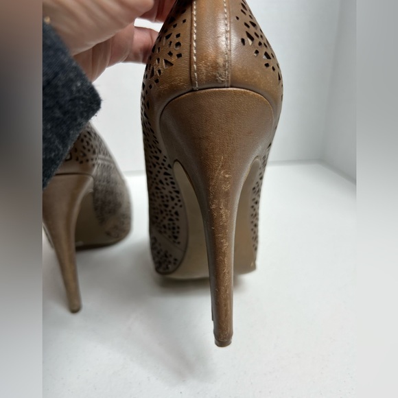 BCBG Padgett Laser Cut Pumps with silver underlay, Size 8M - Picture 5 of 10